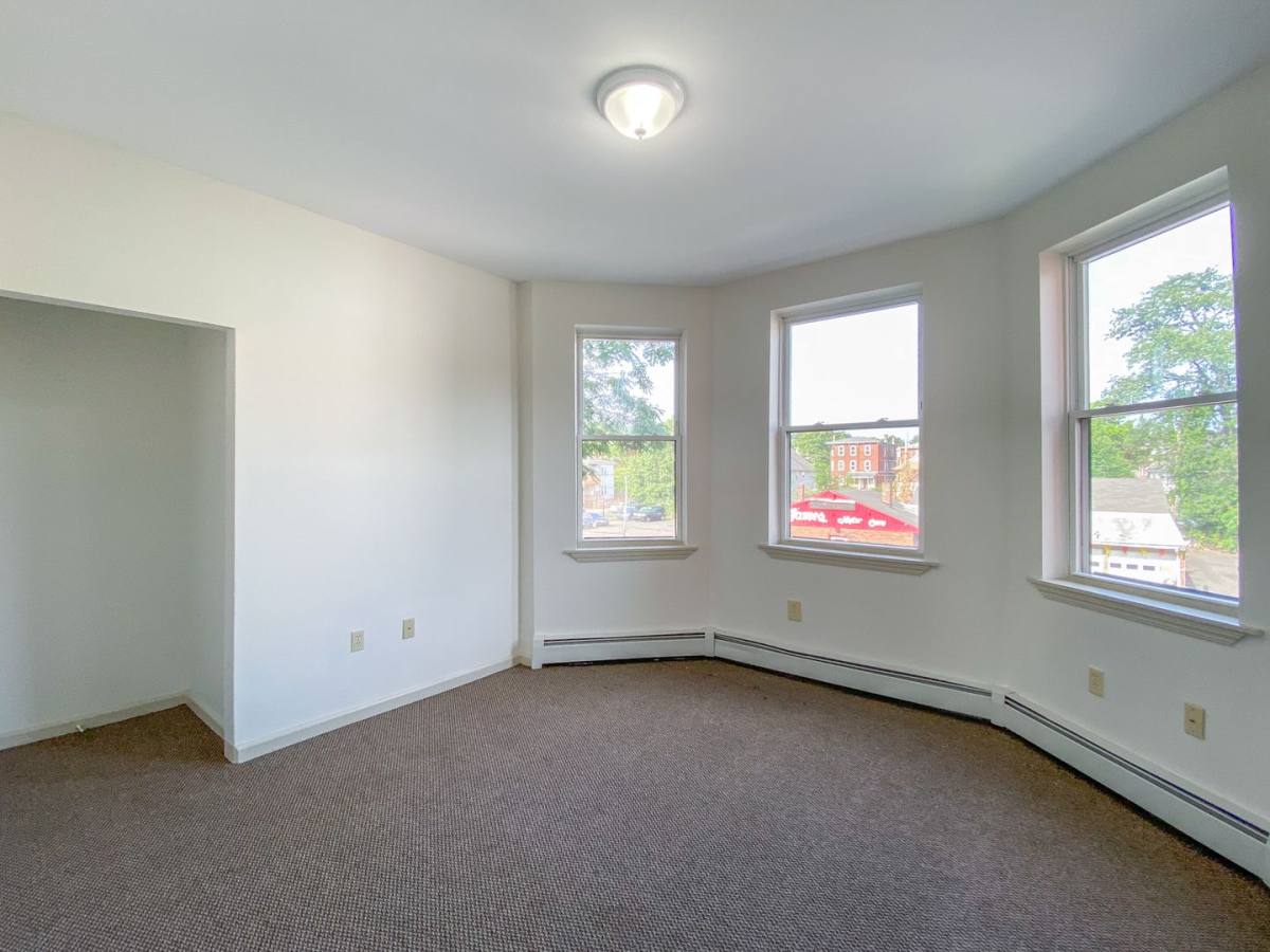 Apartment for rent at 698-700 Broad St, Hartford, CT 06106