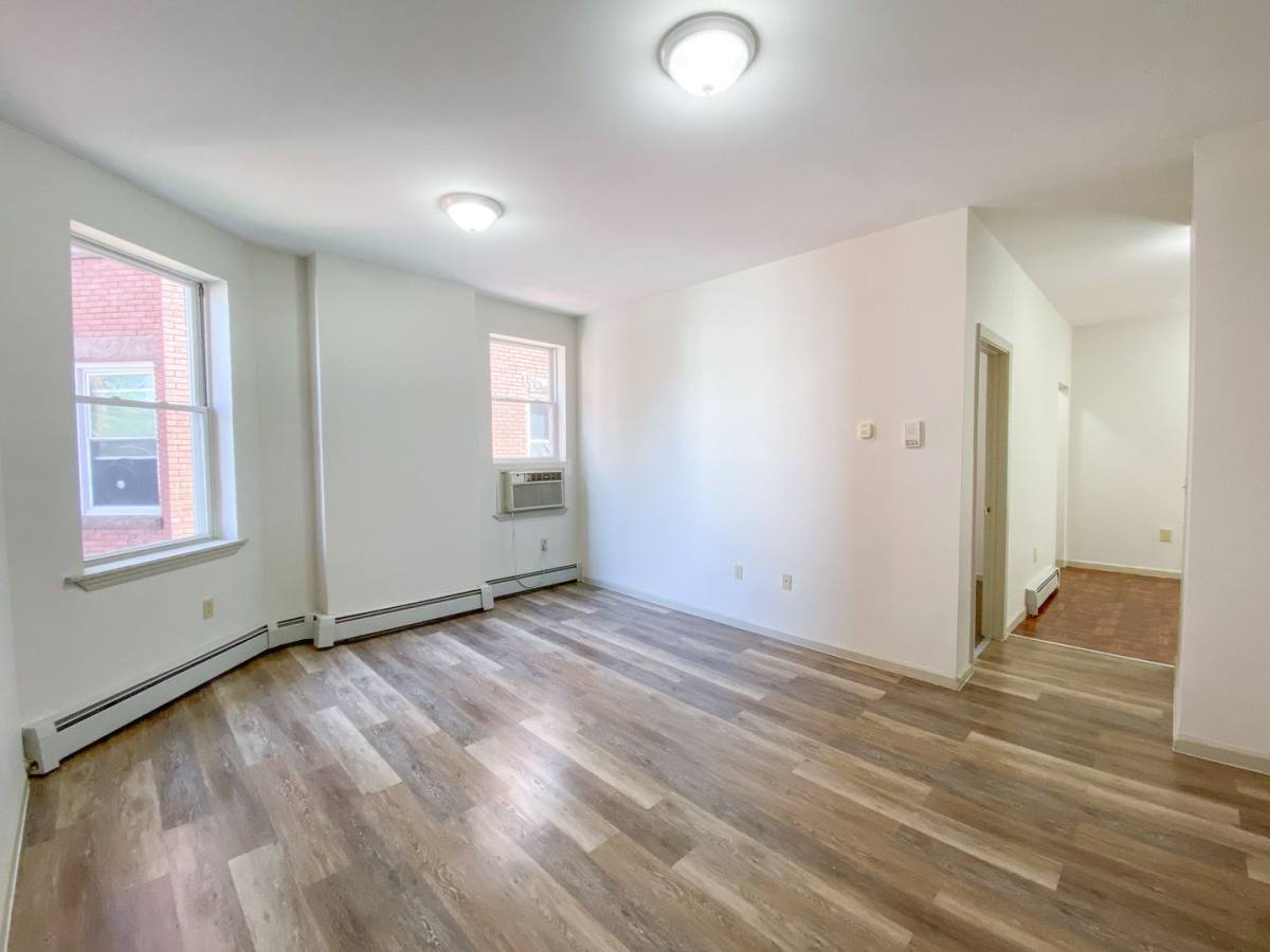 Apartment for rent at 698-700 Broad St, Hartford, CT 06106