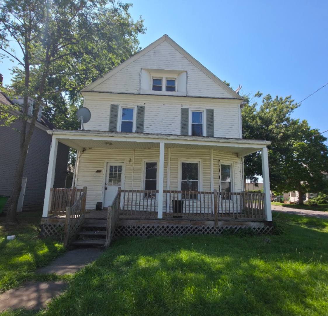 House for rent at 166 8th St NW, Barberton, OH 44203