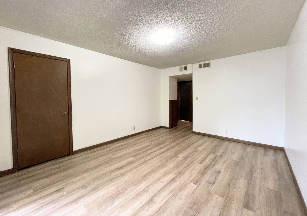 Apartment for rent at 110 E 5th Ave, Hutchinson, KS 67501