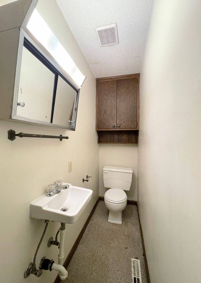 Apartment for rent at 110 E 5th Ave, Hutchinson, KS 67501
