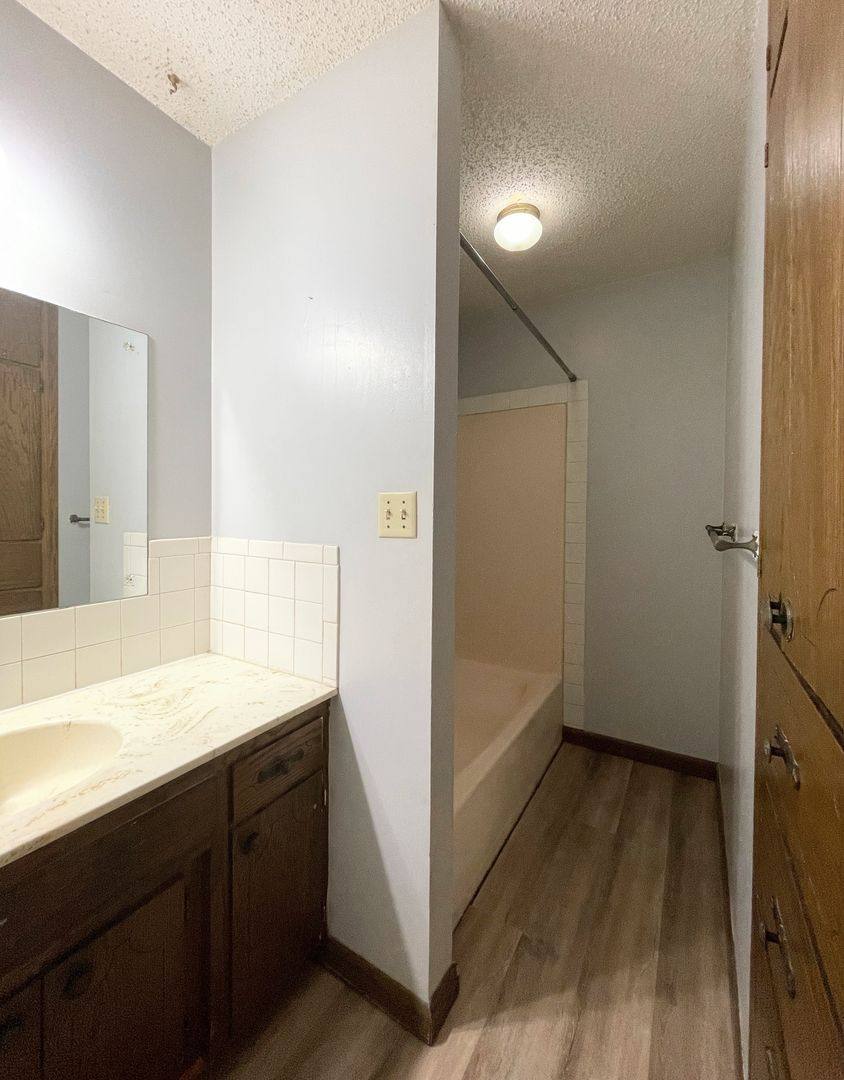Apartment for rent at 110 E 5th Ave, Hutchinson, KS 67501