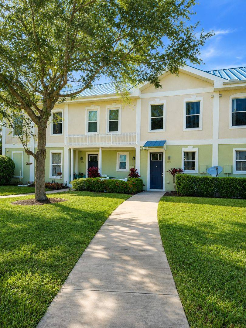Townhouse for rent at 615 Founders Dr, Kissimmee, FL 34744