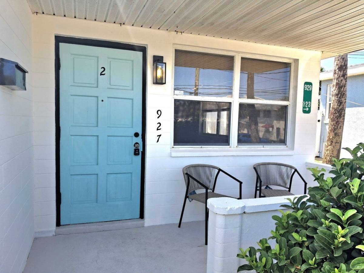 Apartment for rent at 927 N Grandview Ave, Daytona Beach, FL 32118