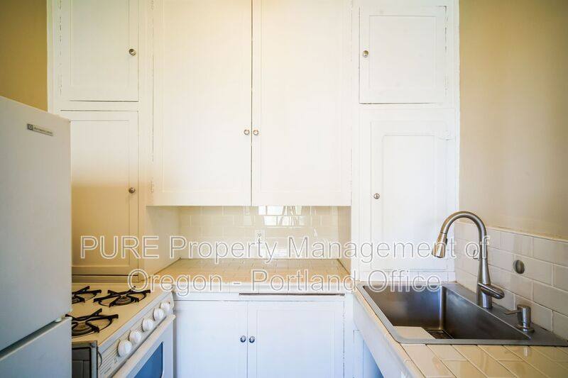 Apartment for rent at 709 SW 16th Ave - Hamilton Arms #401, Portland, OR 97205