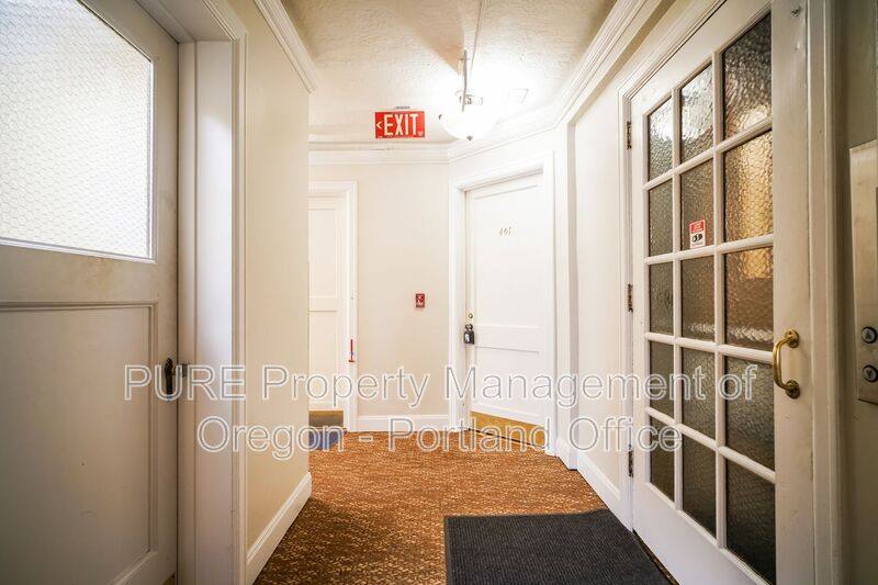 Apartment for rent at 709 SW 16th Ave - Hamilton Arms #401, Portland, OR 97205