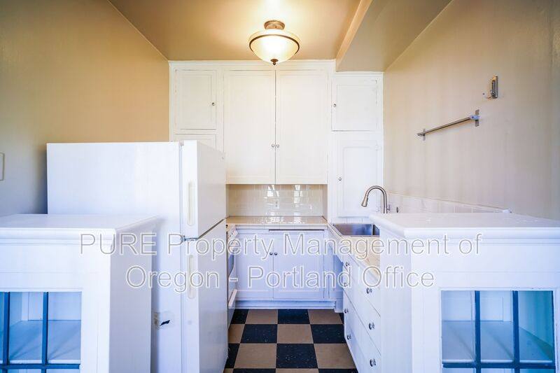 Apartment for rent at 709 SW 16th Ave - Hamilton Arms #401, Portland, OR 97205