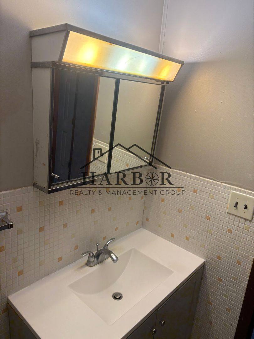 Apartment for rent at 600 14th St NW #6, Austin, MN 55912
