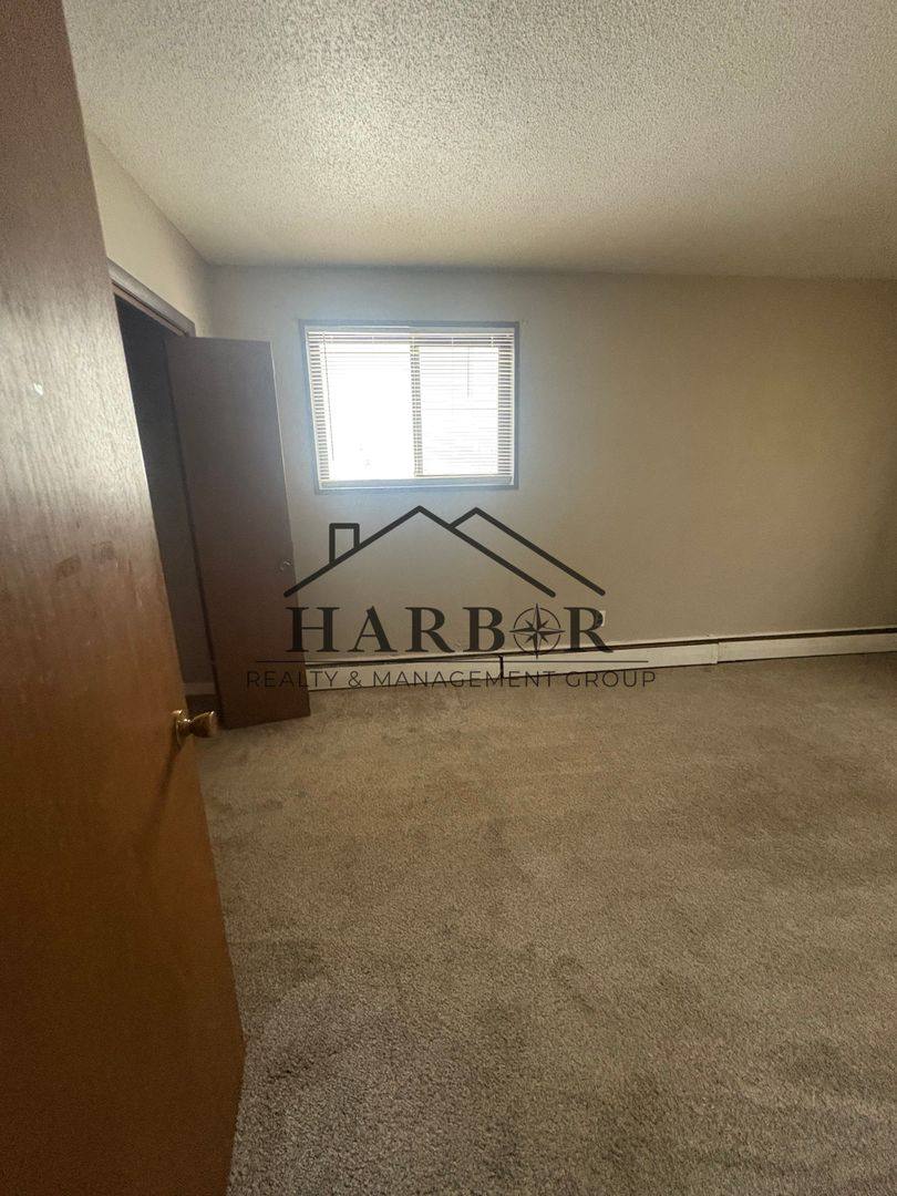 Apartment for rent at 600 14th St NW #6, Austin, MN 55912