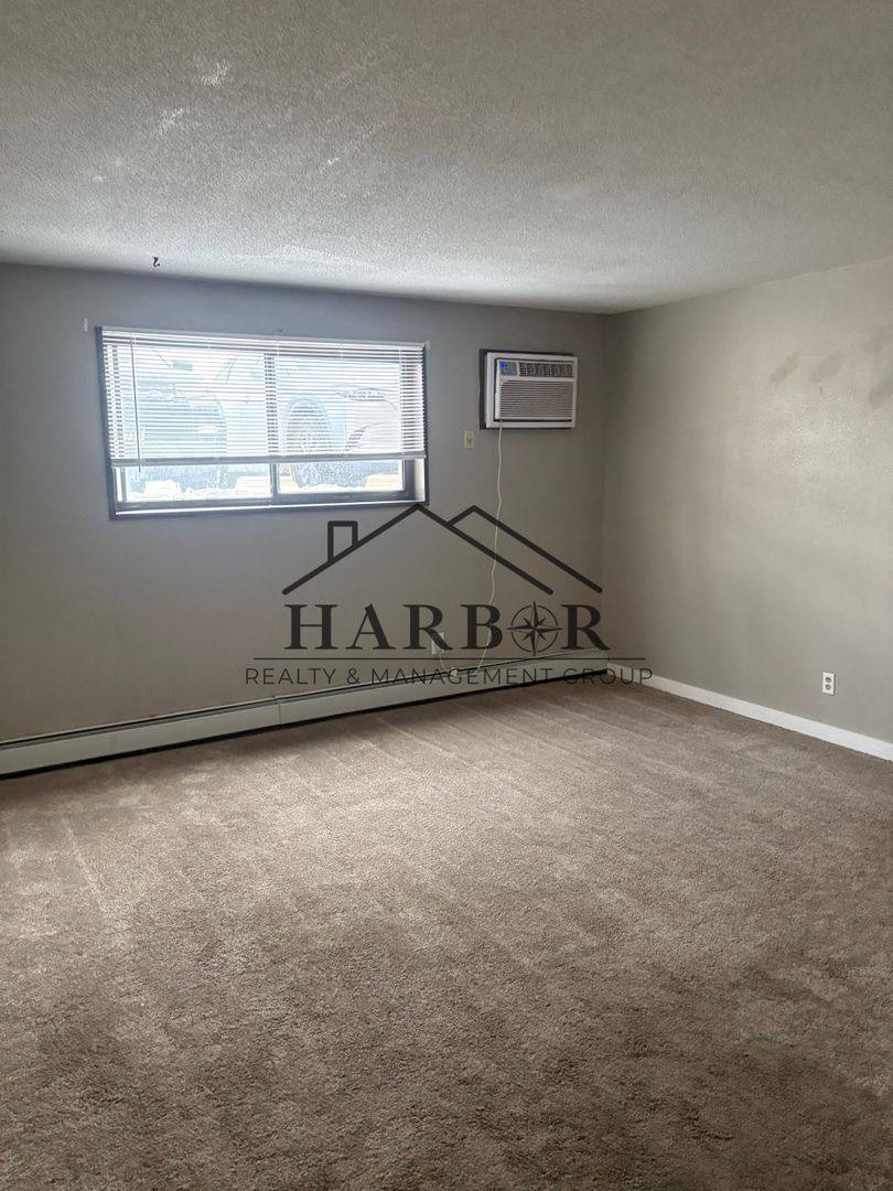 Apartment for rent at 600 14th St NW #6, Austin, MN 55912