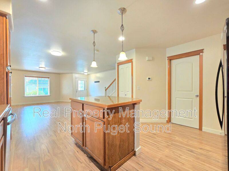 House for rent at 906 116th Place SE, Everett, WA 98208