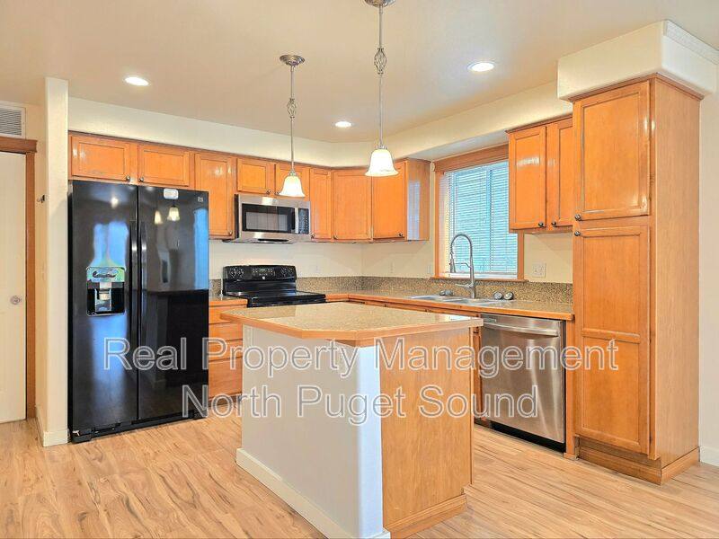 House for rent at 906 116th Place SE, Everett, WA 98208