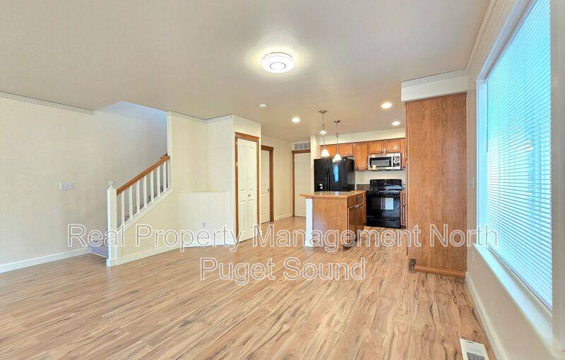 House for rent at 906 116th Place SE, Everett, WA 98208