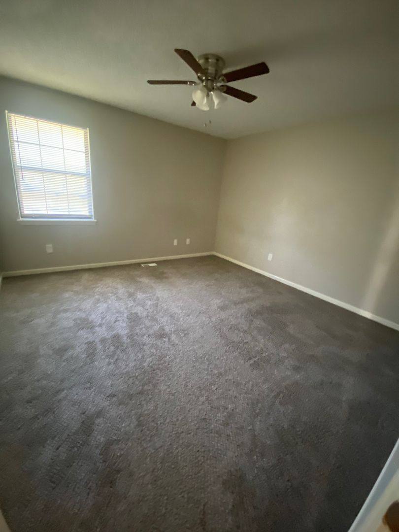 House for rent at 408 NE Ash Court, Lee's Summit, MO 64063