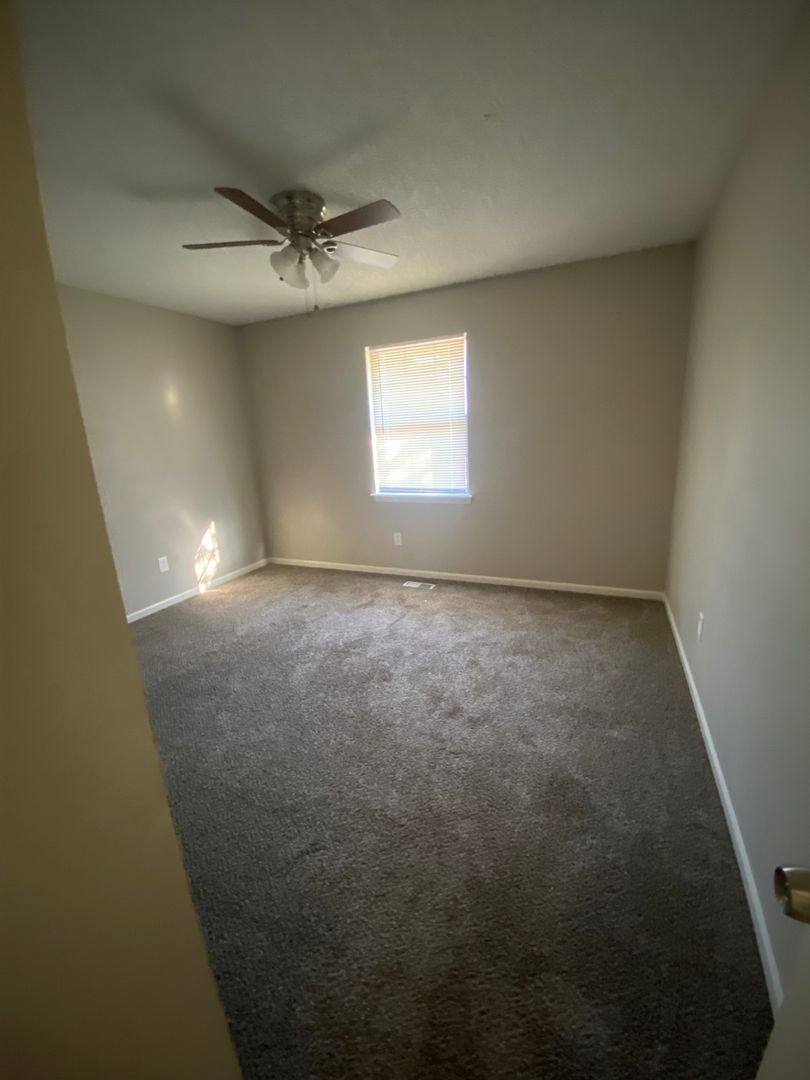 House for rent at 408 NE Ash Court, Lee's Summit, MO 64063
