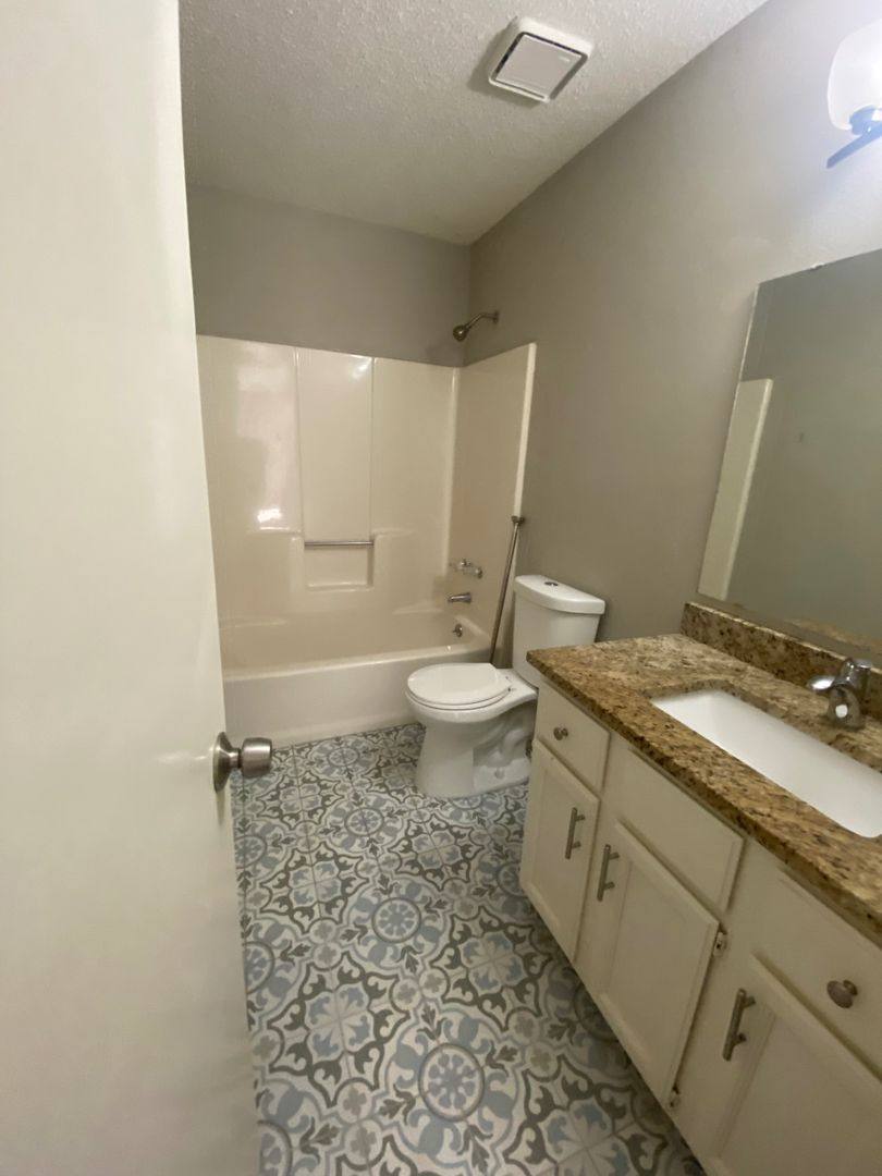 House for rent at 408 NE Ash Court, Lee's Summit, MO 64063