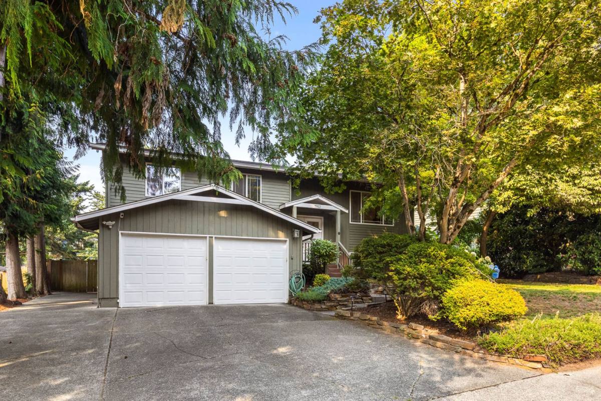 House for rent at 7912 NE 130th St, Kirkland, WA 98034