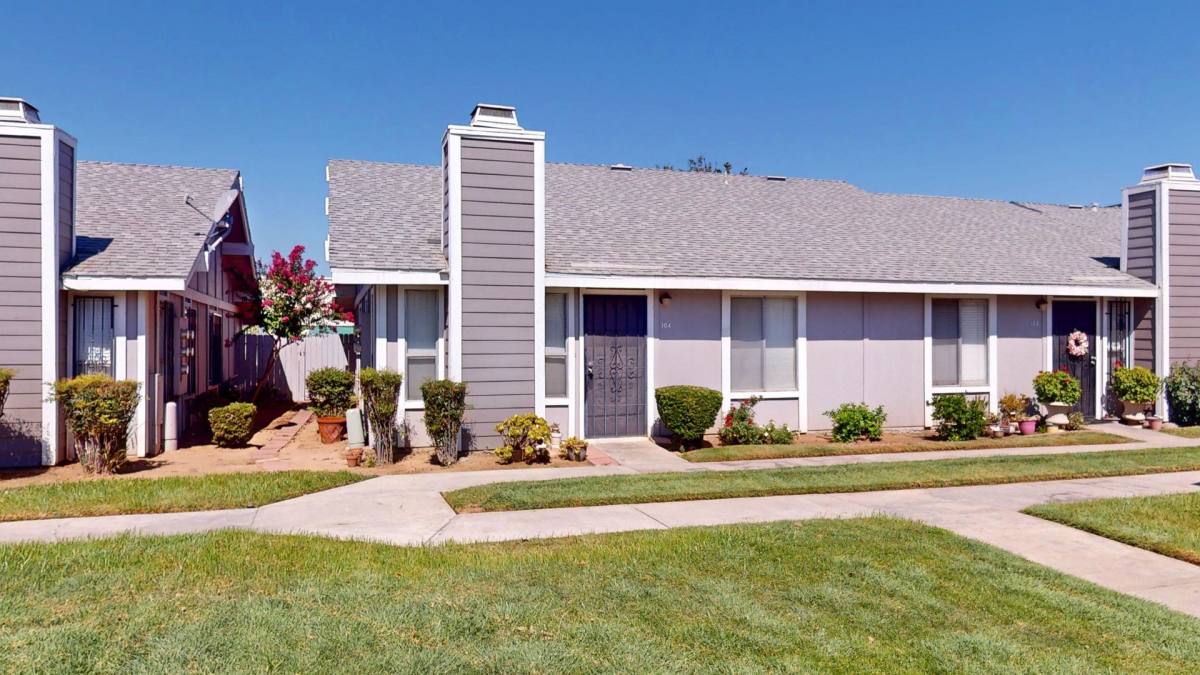 House for rent at 1027 W Dakota Ave, Fresno, CA 93705