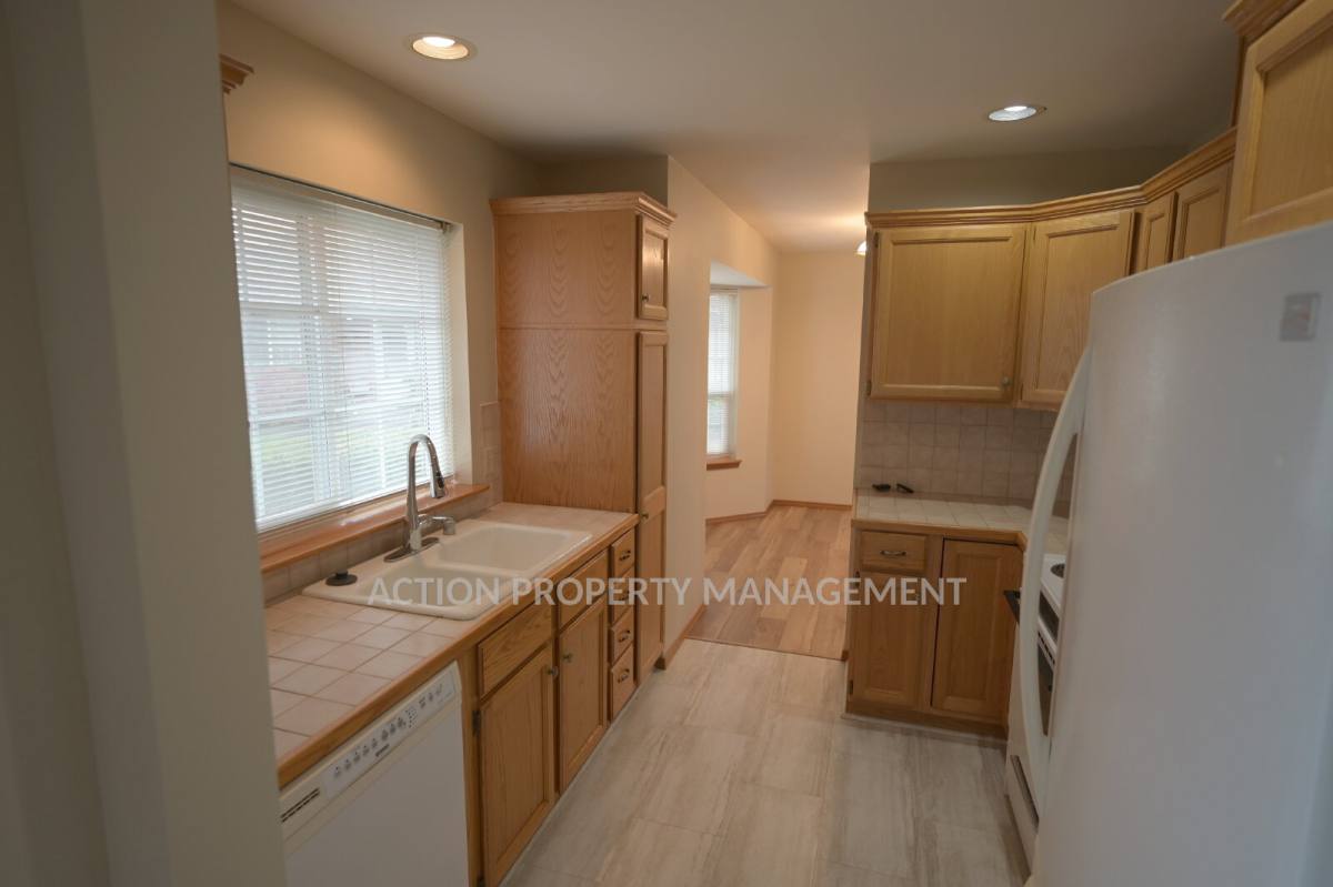 Condo for rent at 882 N Oxford Way, Sequim, WA 98382