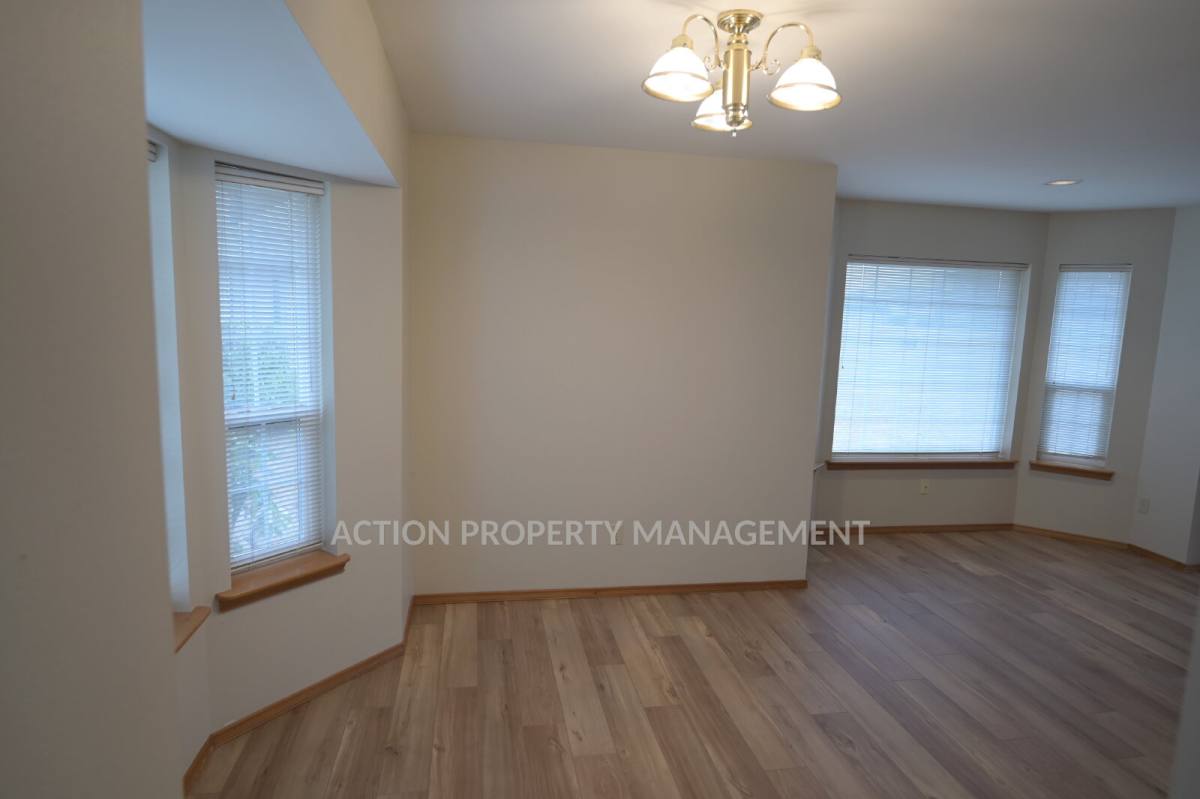 Condo for rent at 882 N Oxford Way, Sequim, WA 98382