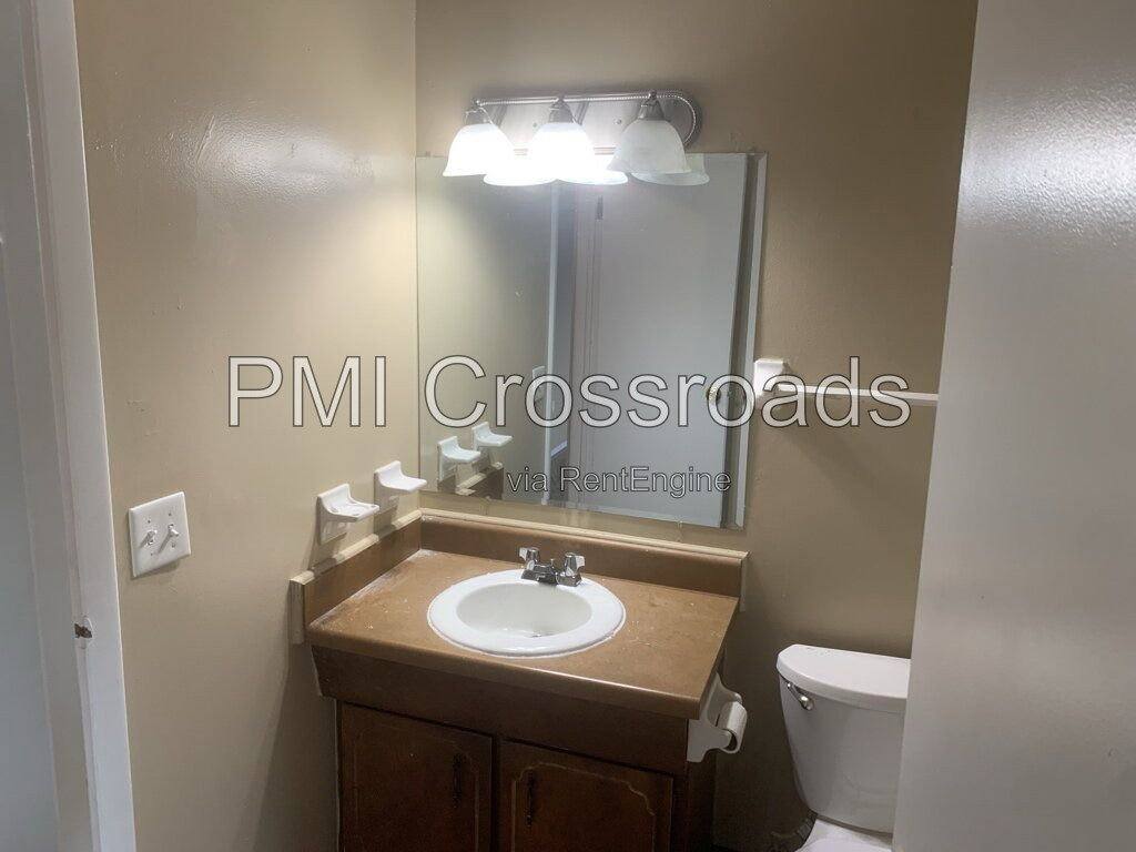 House for rent at 6201 Stornoway Dr N, Columbus, OH 43213