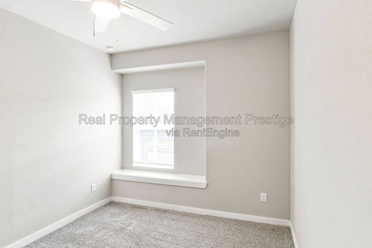 House for rent at 2186 Shady Pier, Kemah, TX 77565
