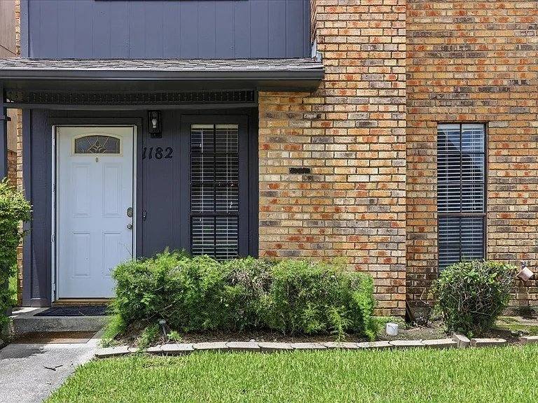 1182 Green Meadow, Beaumont, TX 77706