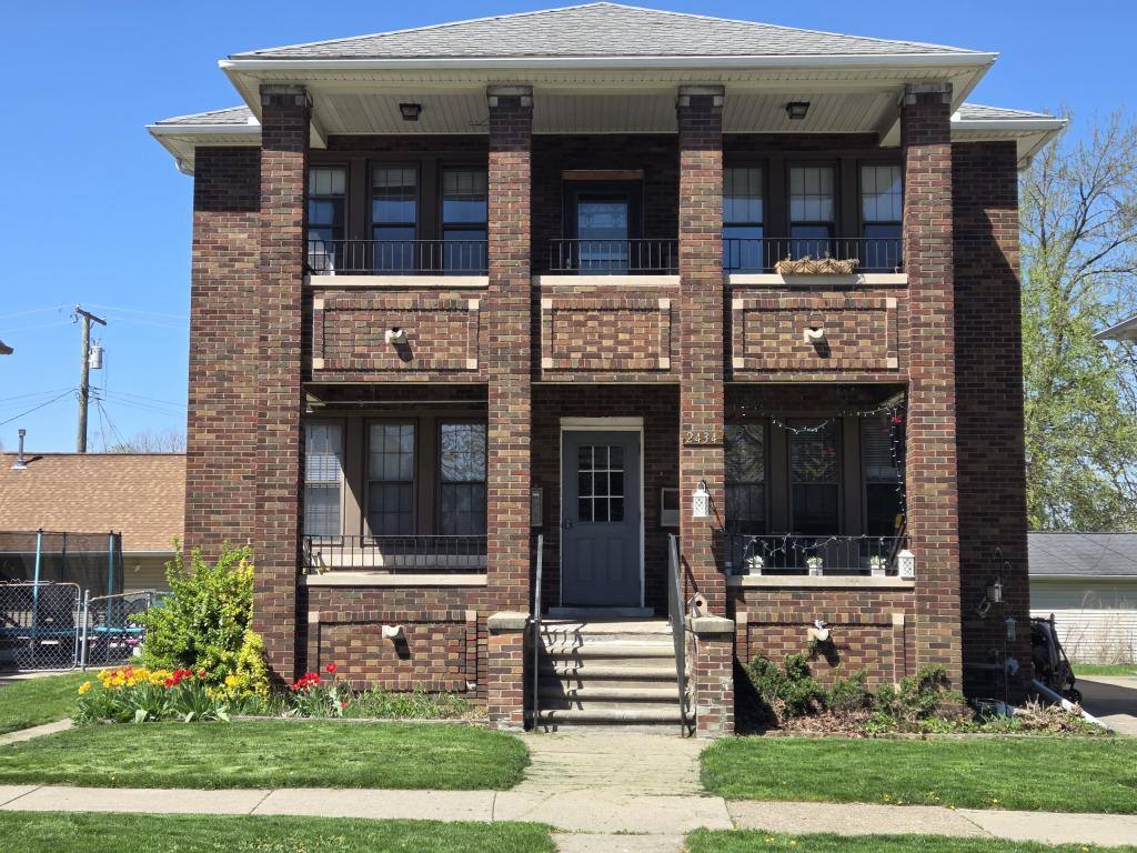 2434 4th St, Trenton, MI 48183