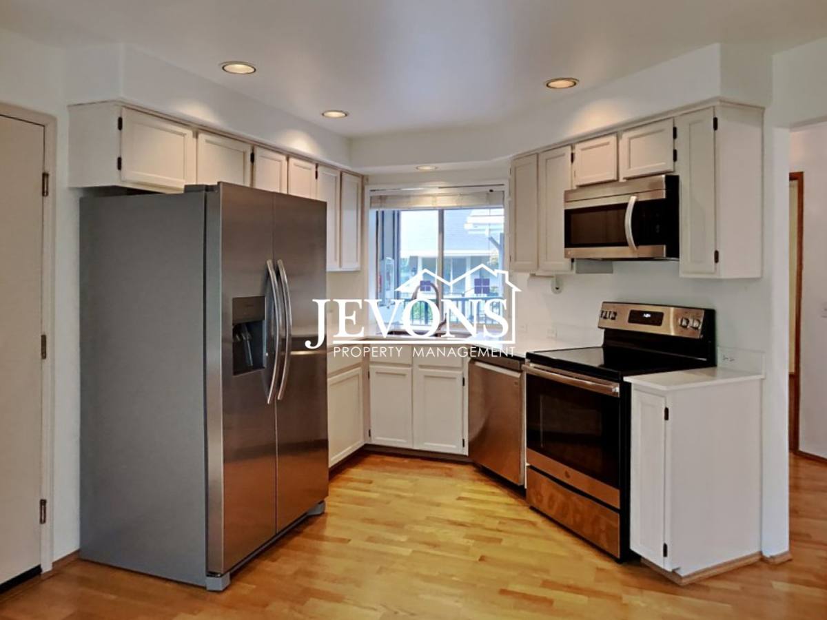 Condo for rent at 3632 255th Lane SE, Issaquah, WA 98029