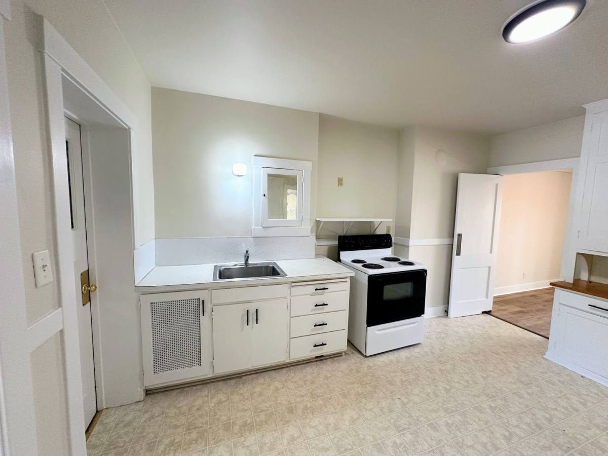 Apartment for rent at 812 State St, Manitowoc, WI 54220
