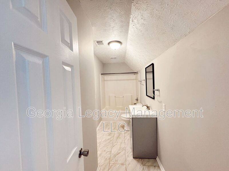 Apartment for rent at 896 Campbell St, Cleveland, GA 30528