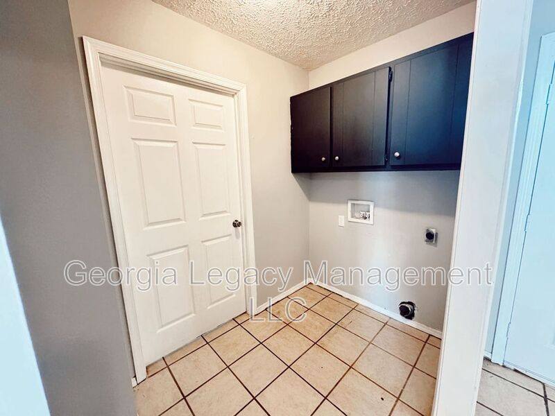 Apartment for rent at 896 Campbell St, Cleveland, GA 30528