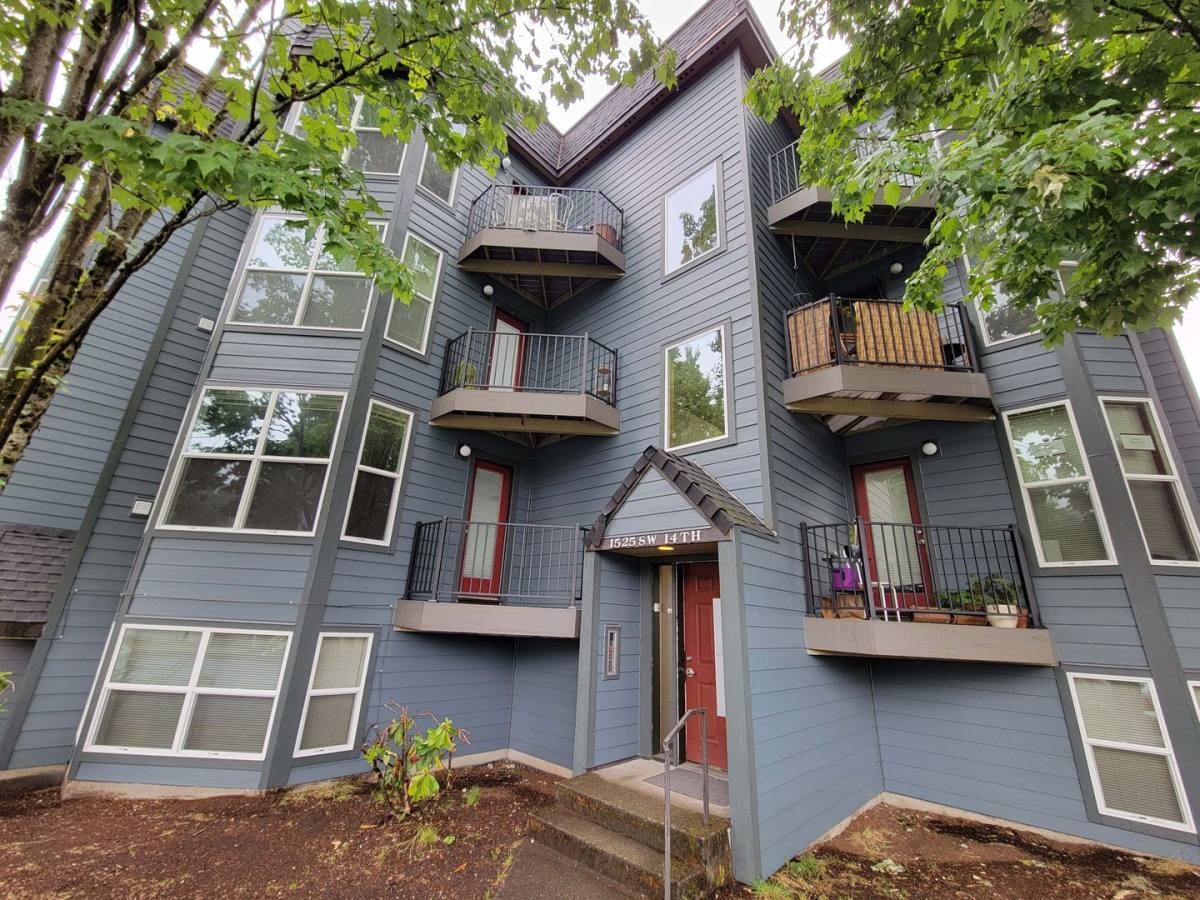 Apartment for rent at 1525 SW 14th Ave, Portland, OR 97201