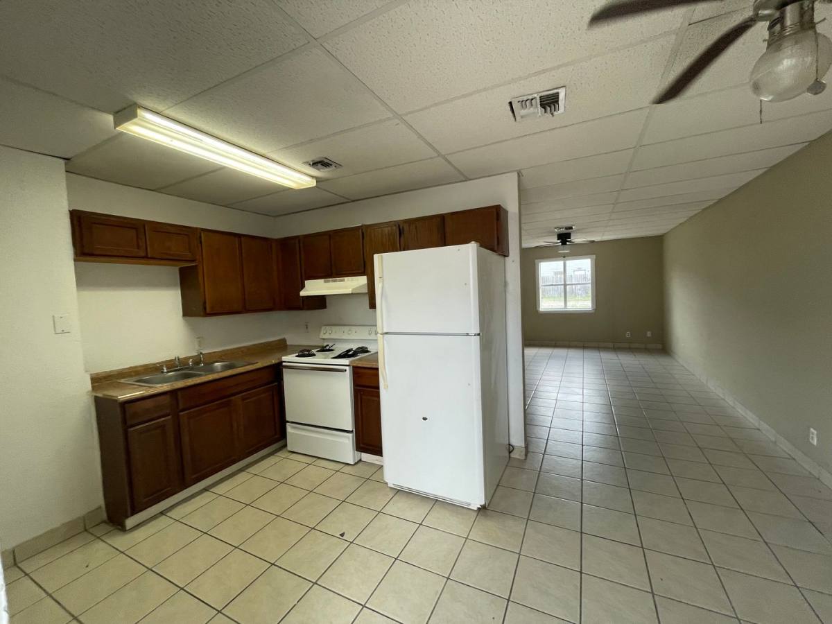 Townhouse for rent at 102 S Commons Way Dr, Portland, TX 78374
