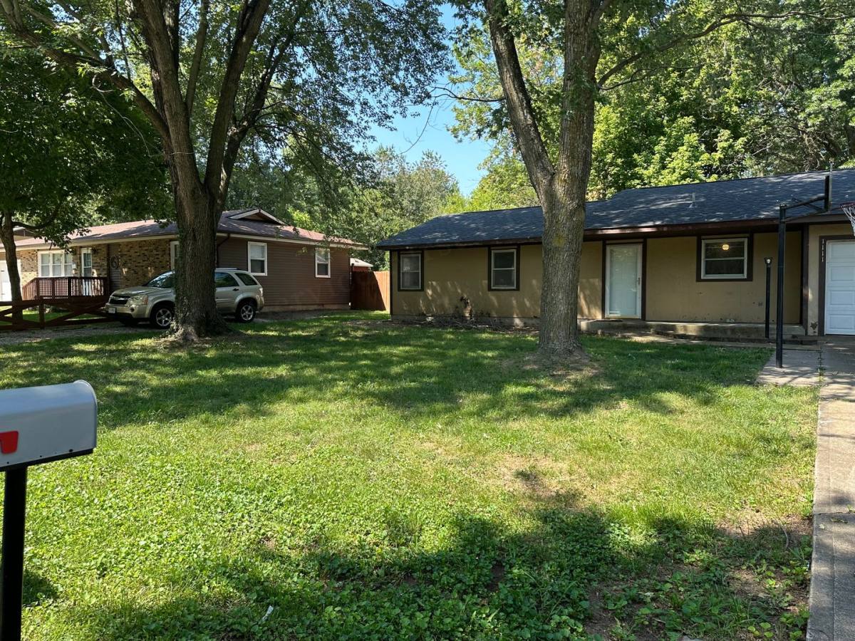House for rent at 1111 S Carl St, Bolivar, MO 65613