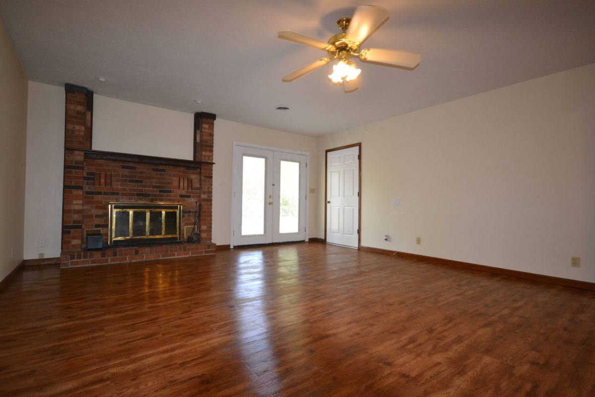 House for rent at 1111 S Carl St, Bolivar, MO 65613