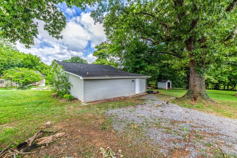 Apartment for rent at 2208 Sanderson Rd #101, Knoxville, TN 37921
