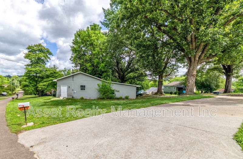 Apartment for rent at 2208 Sanderson Rd #101, Knoxville, TN 37921
