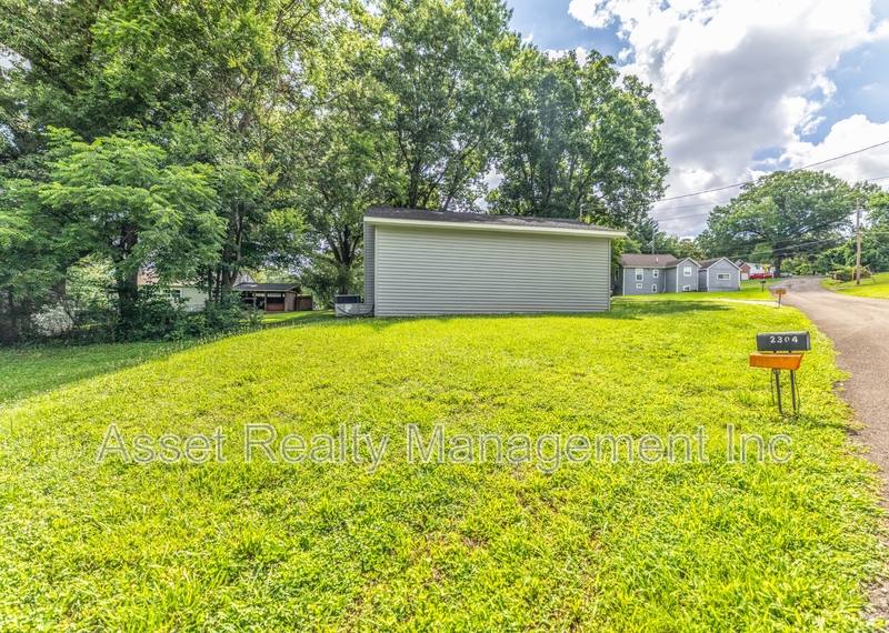 Apartment for rent at 2208 Sanderson Rd #101, Knoxville, TN 37921
