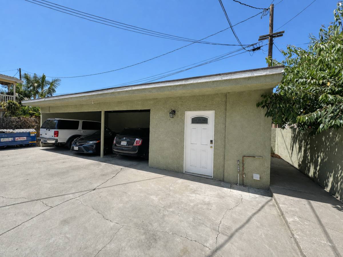 Townhouse for rent at 211 E Santa Paula St, Santa Paula, CA 93060