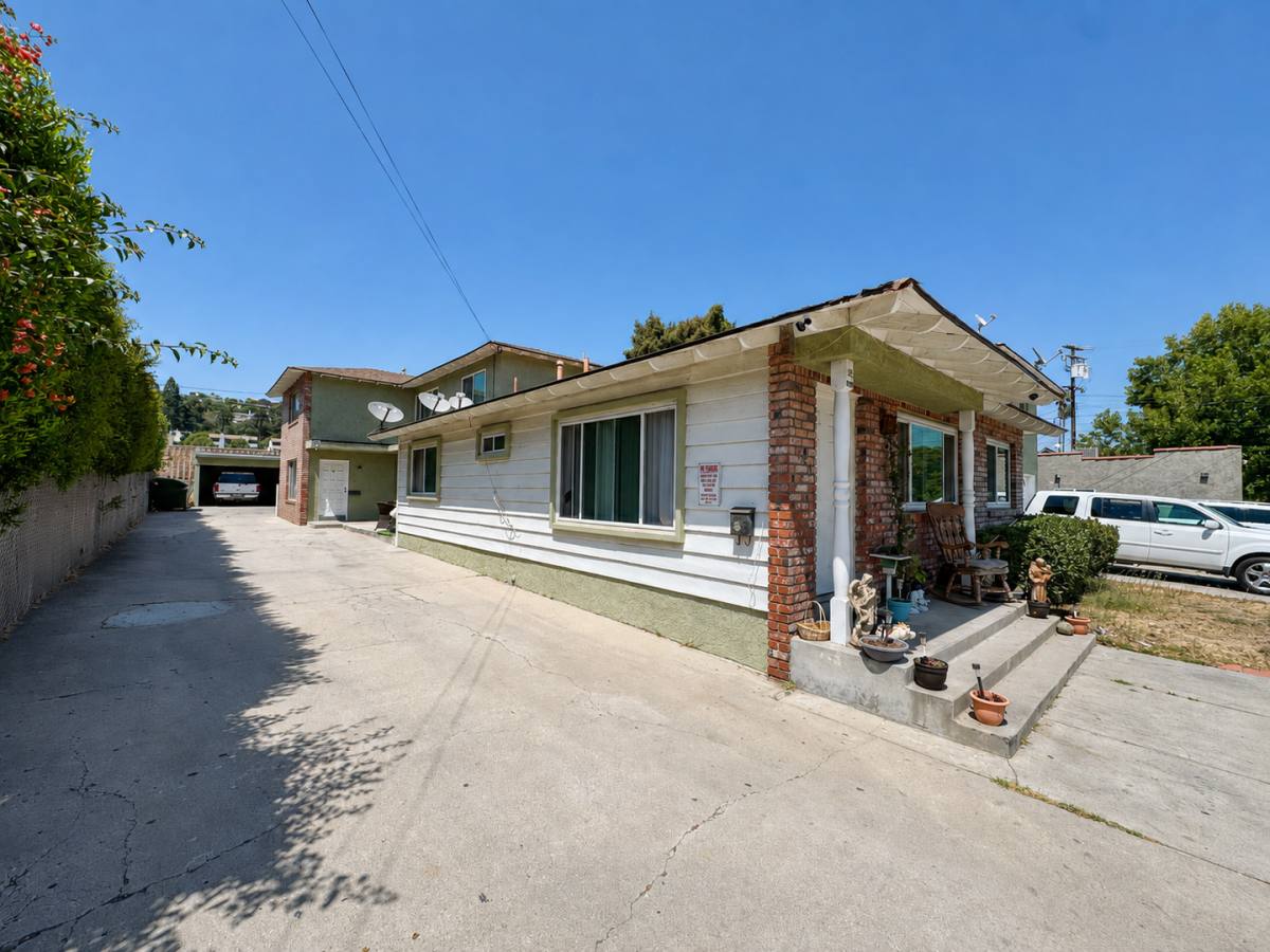 Townhouse for rent at 211 E Santa Paula St, Santa Paula, CA 93060