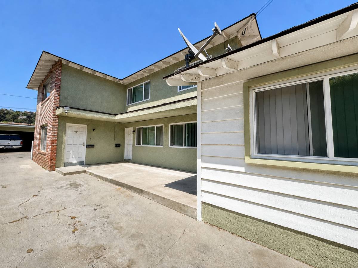 Townhouse for rent at 211 E Santa Paula St, Santa Paula, CA 93060