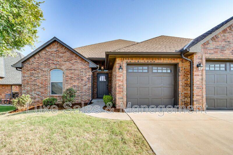 House for rent at 6133 Oxnard St, Edmond, OK 73034