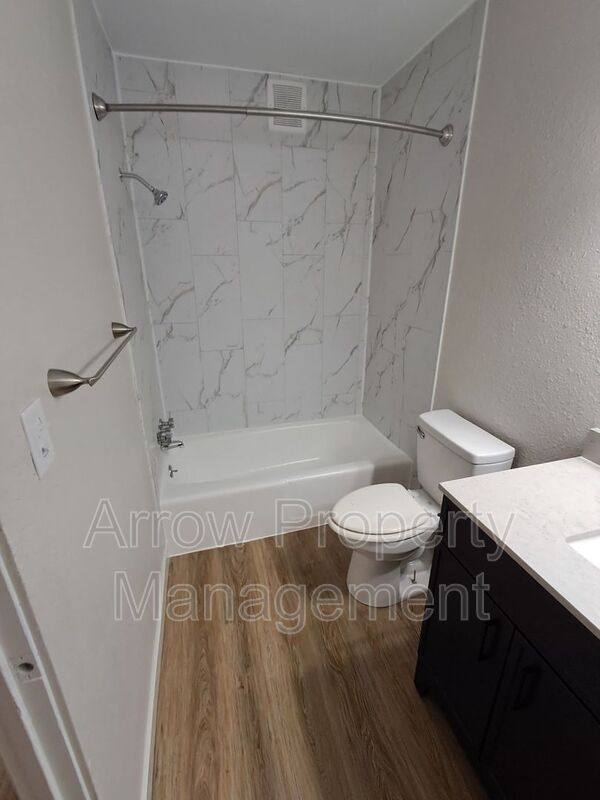 Apartment for rent at 1414 Oakland Rd #NE-14, Cedar Rapids, IA 52402