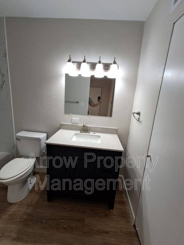 Apartment for rent at 1414 Oakland Rd #NE-14, Cedar Rapids, IA 52402