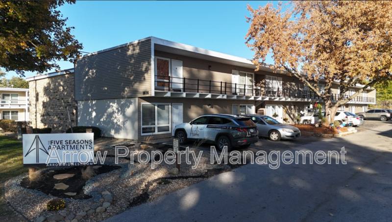 Apartment for rent at 1414 Oakland Rd #NE-14, Cedar Rapids, IA 52402