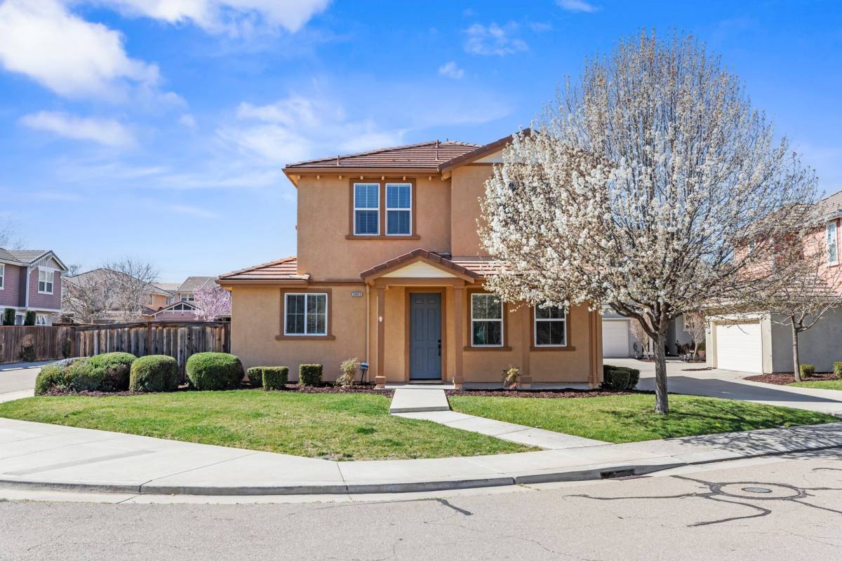 House for rent at 20833 Grapevine Dr, Patterson, CA 95363