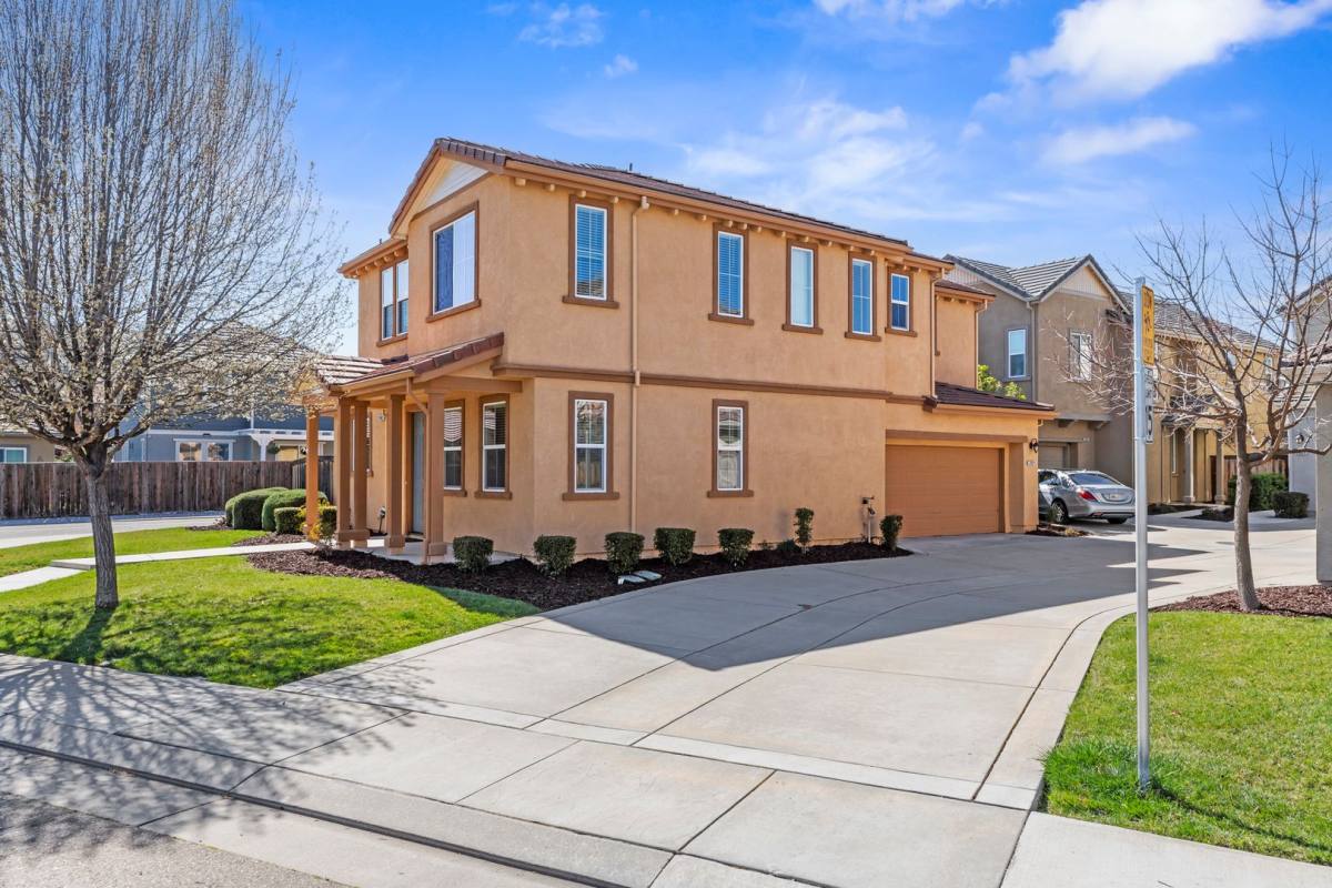 House for rent at 20833 Grapevine Dr, Patterson, CA 95363