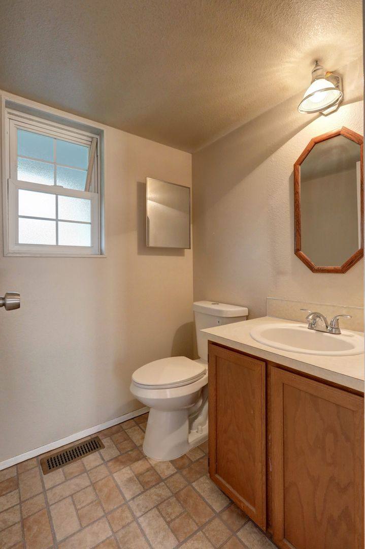 House for rent at 10028 NE 139th St, Kirkland, WA 98034