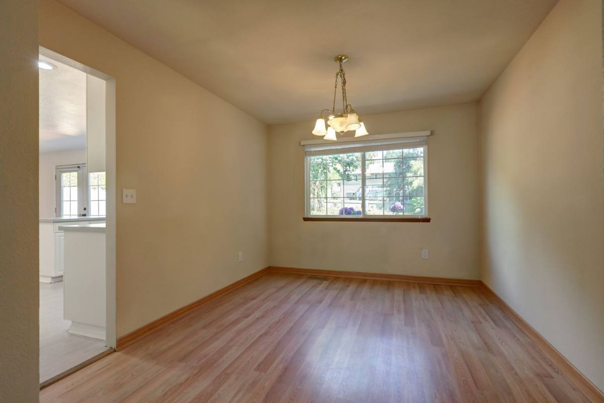 House for rent at 10028 NE 139th St, Kirkland, WA 98034